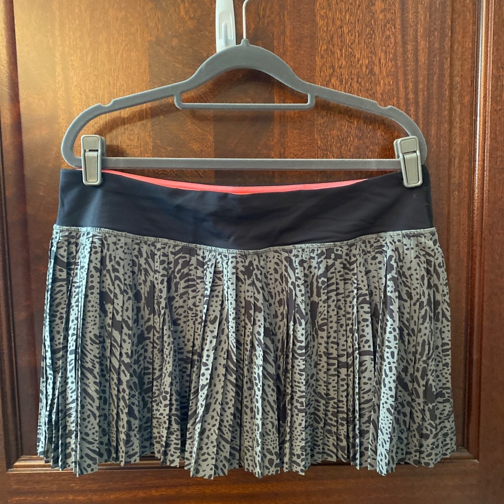 Lululemon Pleat to street skirt size 10